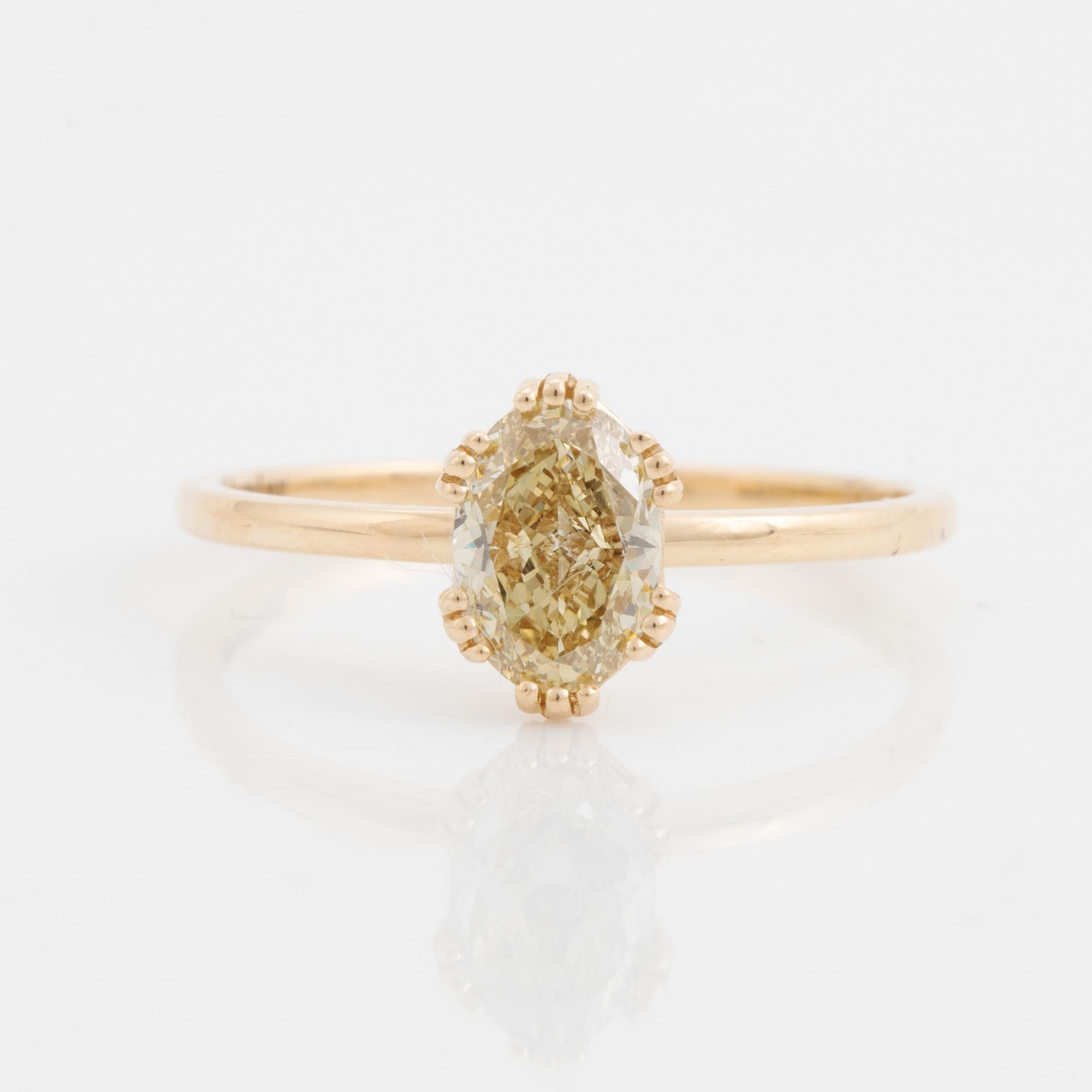 Ring with fancy brownish yellow diamond.