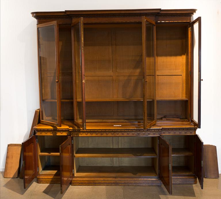 BOKSKÅP, England 1800-talets andra hälft.