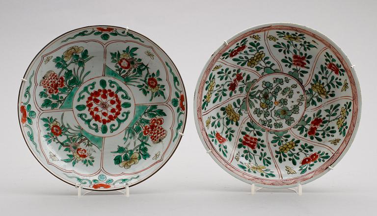 TALLRIKAR, 2 st, porslin, Kina, 1800-/1900-tal.