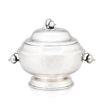 566. Firma K. Anderson, a silver tureen, Stockholm 1917.