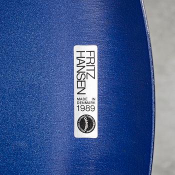 Arne Jacobsen, stolar, 4 st, "Sjuan", Fritz Hansen, Danmark, daterade 1989.