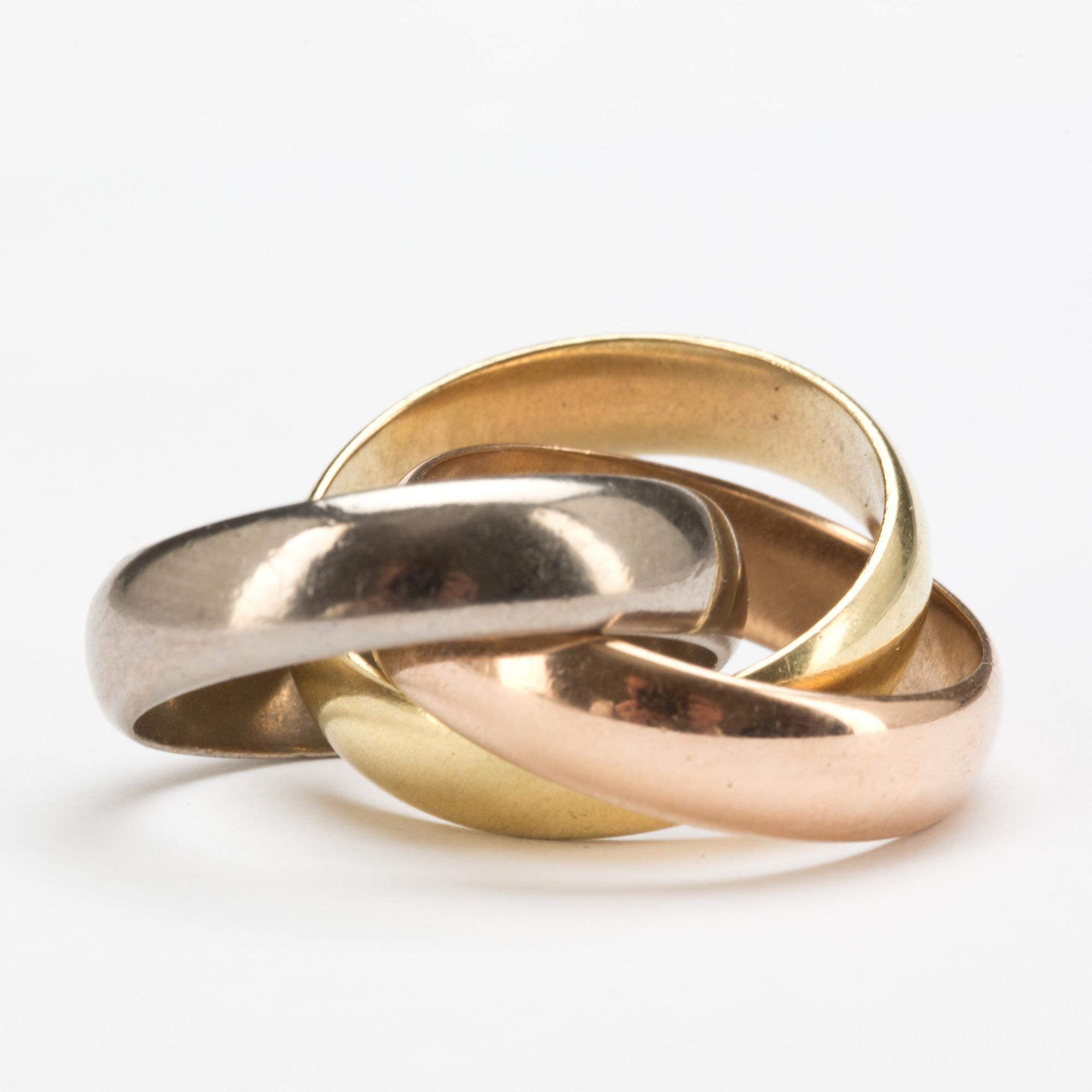 RING, 18 k trefärgat guld. Vikt ca 17 g.