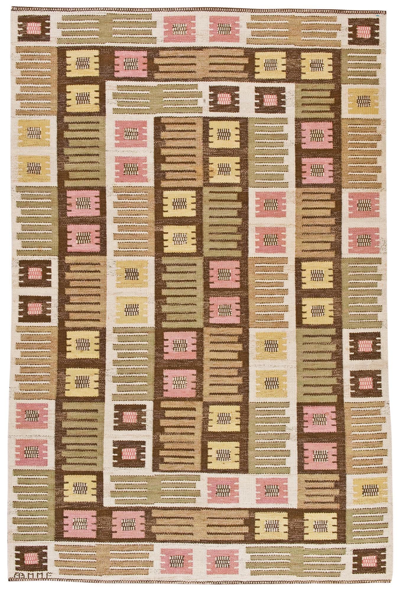 MATTA. "Nyponblomman". Rölakan. 256 x 169 cm. Signerad AB MMF (AB Märta Måås-Fjetterström).