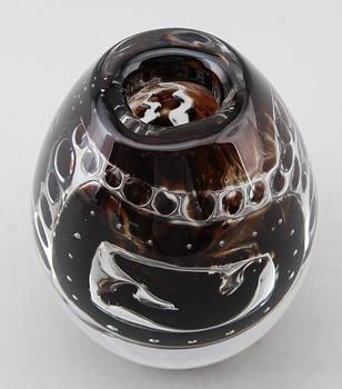 An Edvin Öhrström 'ariel' glass vase, Orrefors 1958.