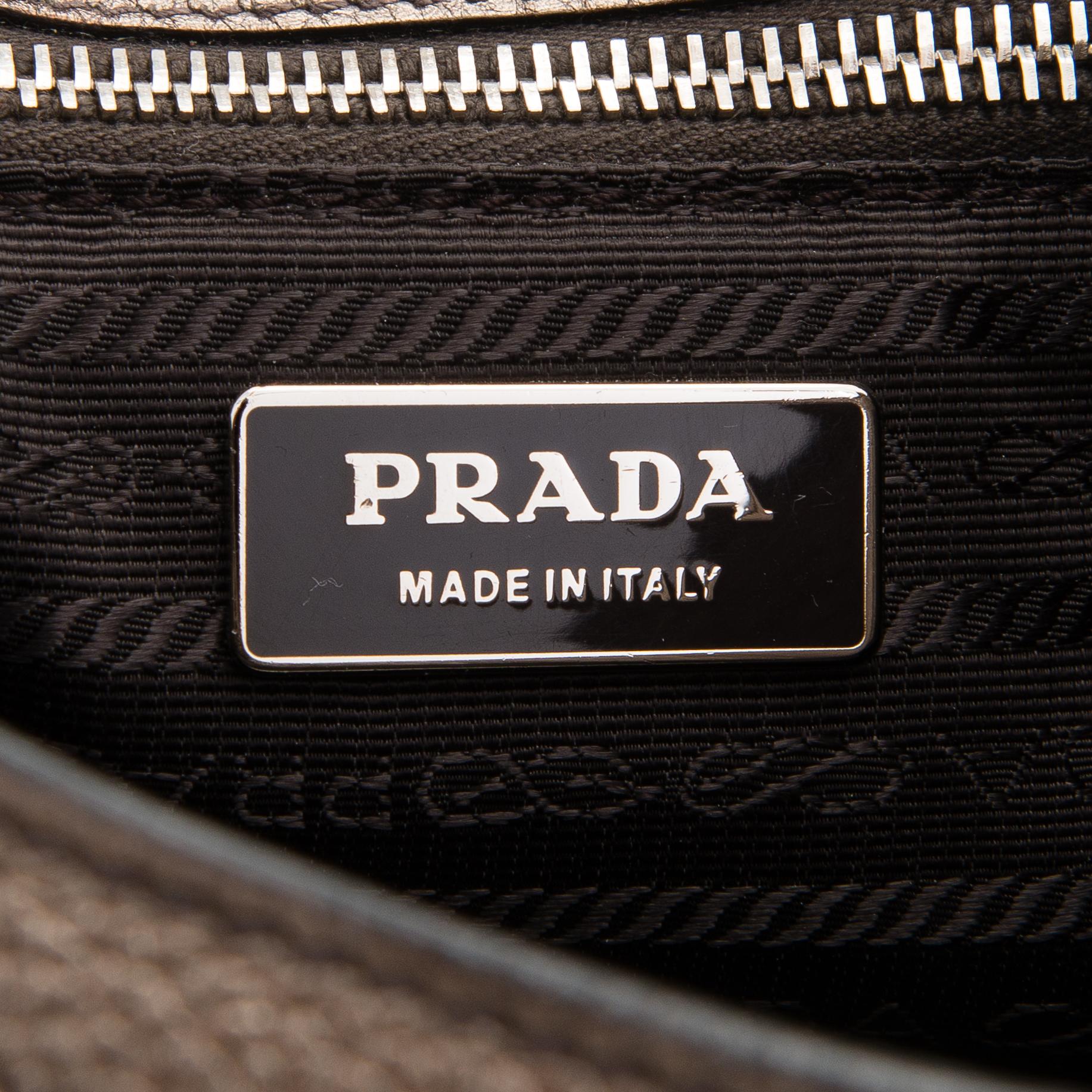 Prada, laukku.