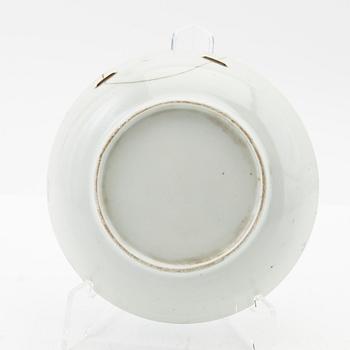 Koppar med fat, 3 st, porslin, Kina, Qingdynastin, Qianlong (1736-95).