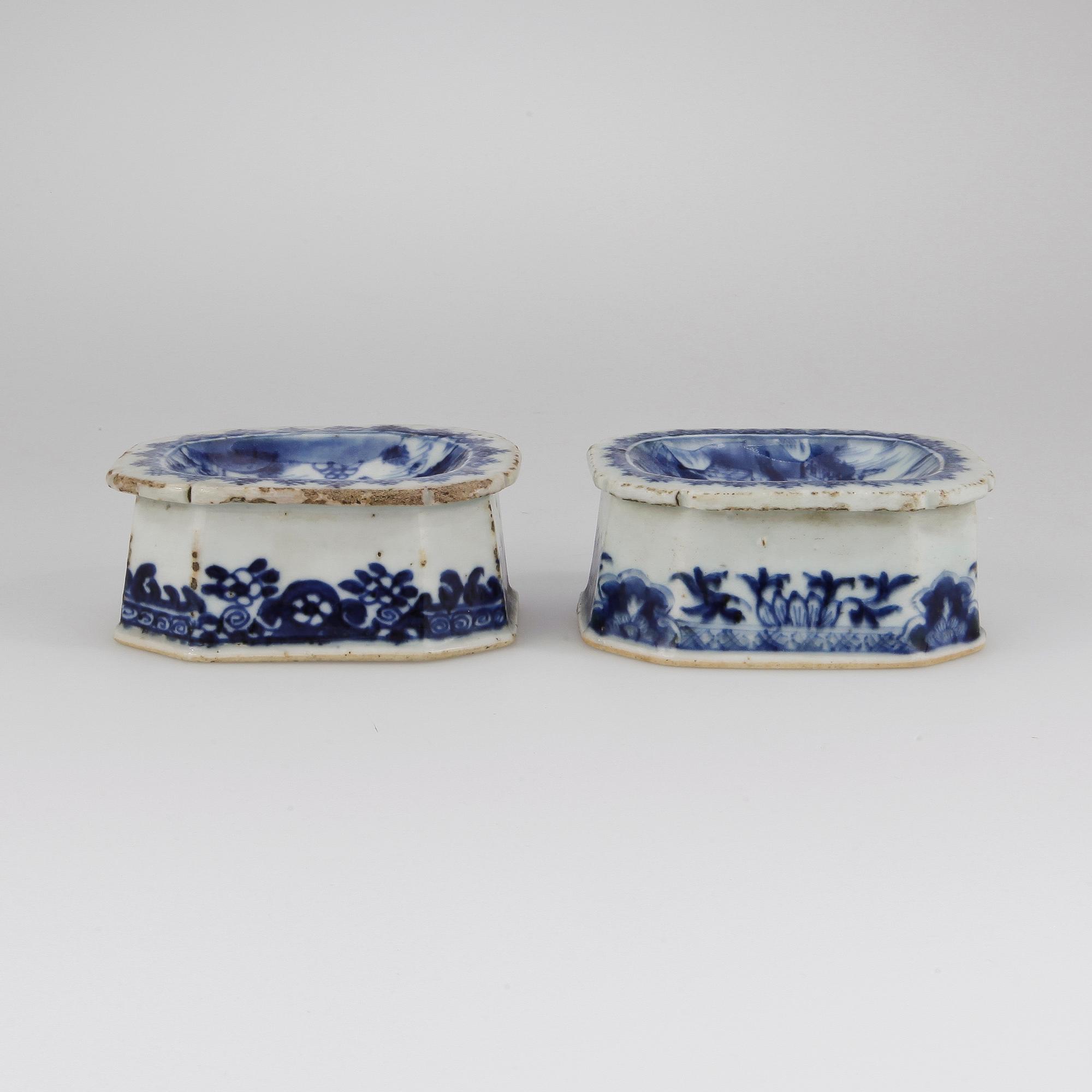 SALTKAR, 2 st, porslin, Kina 1700-tal.