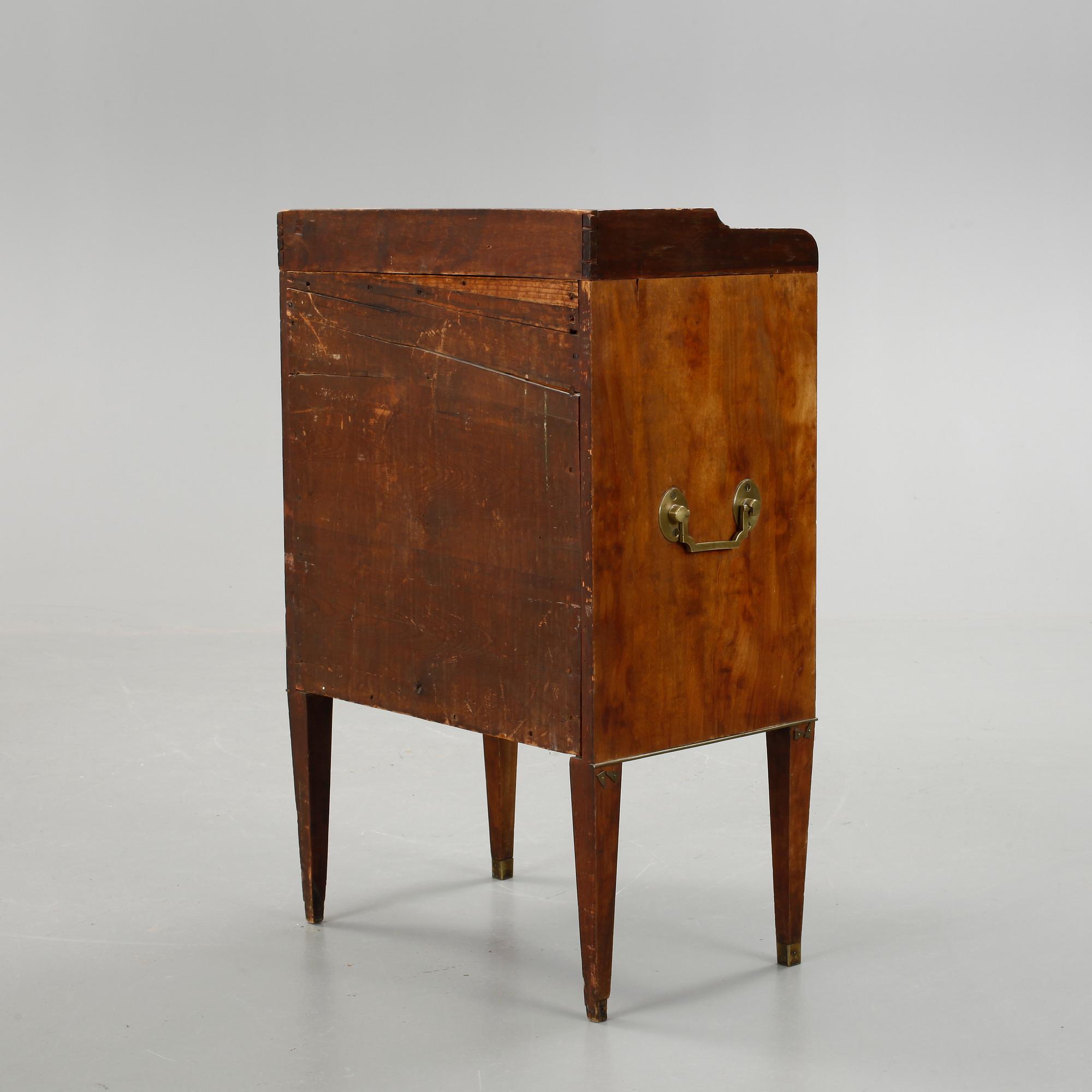 POTTSKÅP, sengustavianskt stockholmsarbete. Signerat Foltiern.