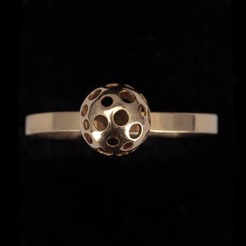 RING, guld 14 K, "Nyckelpiga" Liisa Vitali, N. Westerback, Helsingfors 1978. Vikt 1,3 g.