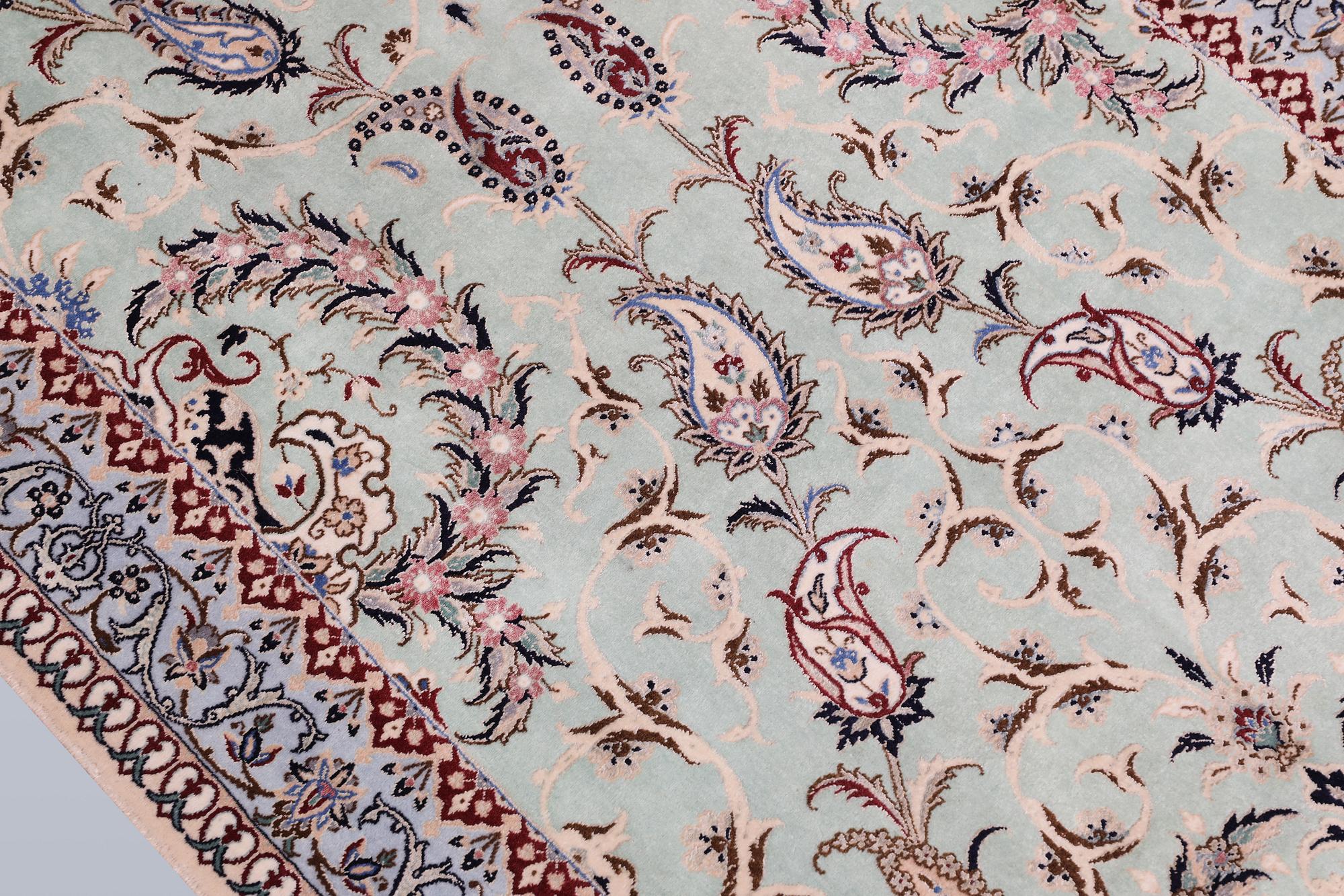 A Nain runner, part silk, so-called 6LAA, approx. 495 x 91 cm.