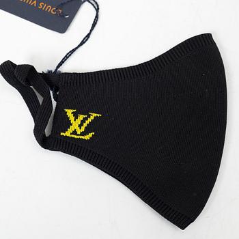 Louis Vuitton, face masks 3 pcs, with accessories and scarf.