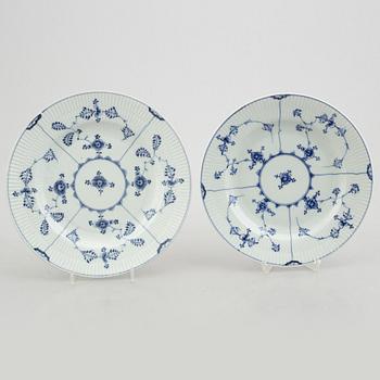 A group of six dishes, "Blue Fluted" / "Musselmalet", Royal Copenhagen, around 1800 and later.