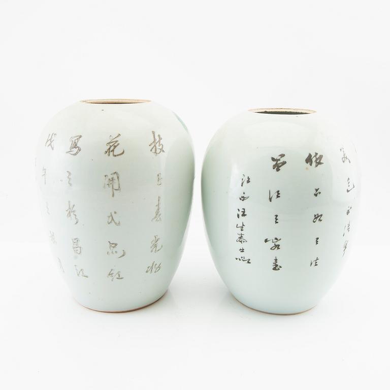 Two Chinese vases, 20th century.