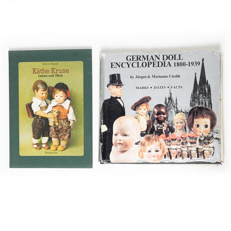 Doll literature, 15 parts, including "Fashion Dolls," "Bru-Puppen," "Jumeau," & "Käthe Kruse".