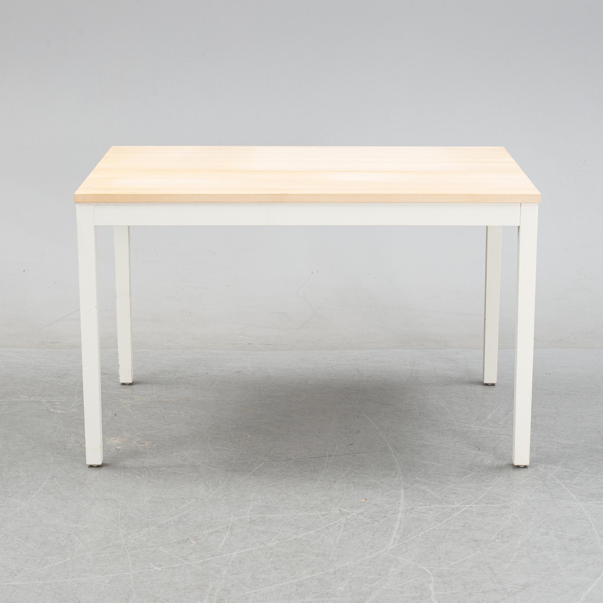 Matbord, 'Multi-O', Nirvan Richter för Norrgavel, 2000-tal.