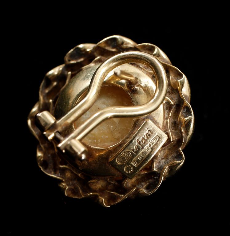 ÖRHÄNGEN, ett par, 18k guld med mabépärlor. Stefano Stefani, Italien. Totalvikt 16g.