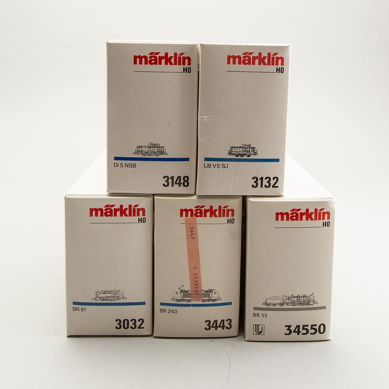 5 Märklin locomotives.