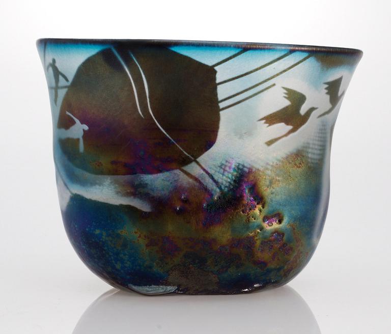 A Bertil Vallien glass bowl, Kosta 1980´s.