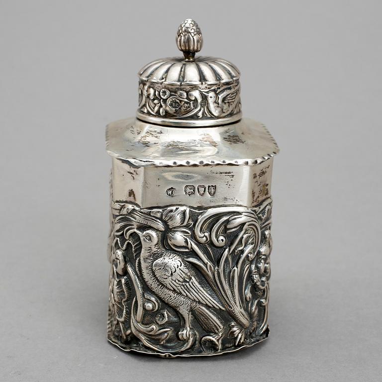 TEDOSA SAMT PLUNTA, silver, London 1894 resp Nederländerna med engelska sekundärstämplar 1887. Tot ca 274 gram.