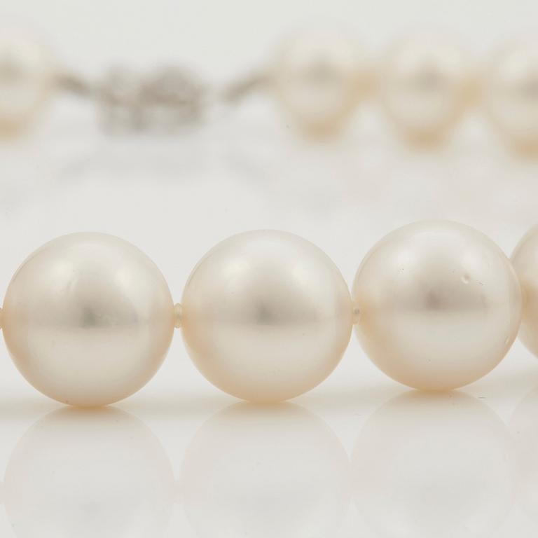 PÄRLCOLLIER.