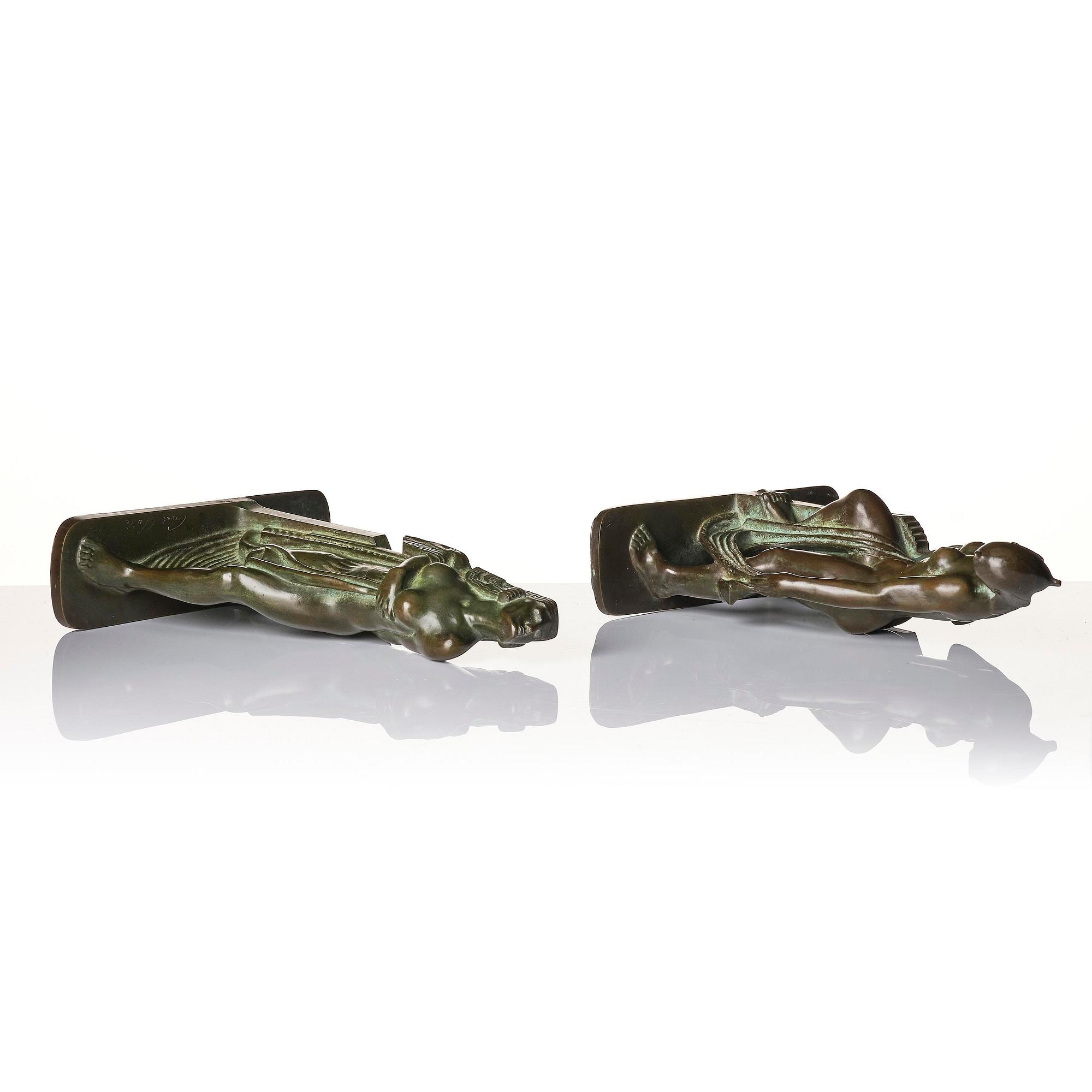 Axel Gute, a pair of Swedish Grace bronze bookends, Herman Bergman konstgjuteri, Stockholm 1920s.