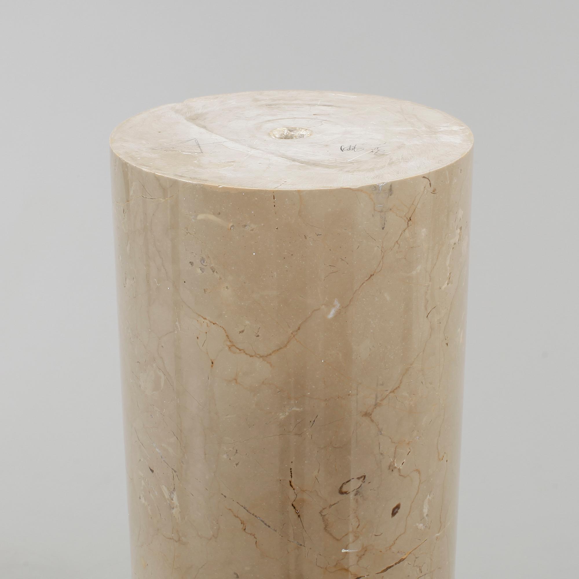 KOLONNER, ett par, marmor, 1900-talets andra hälft.