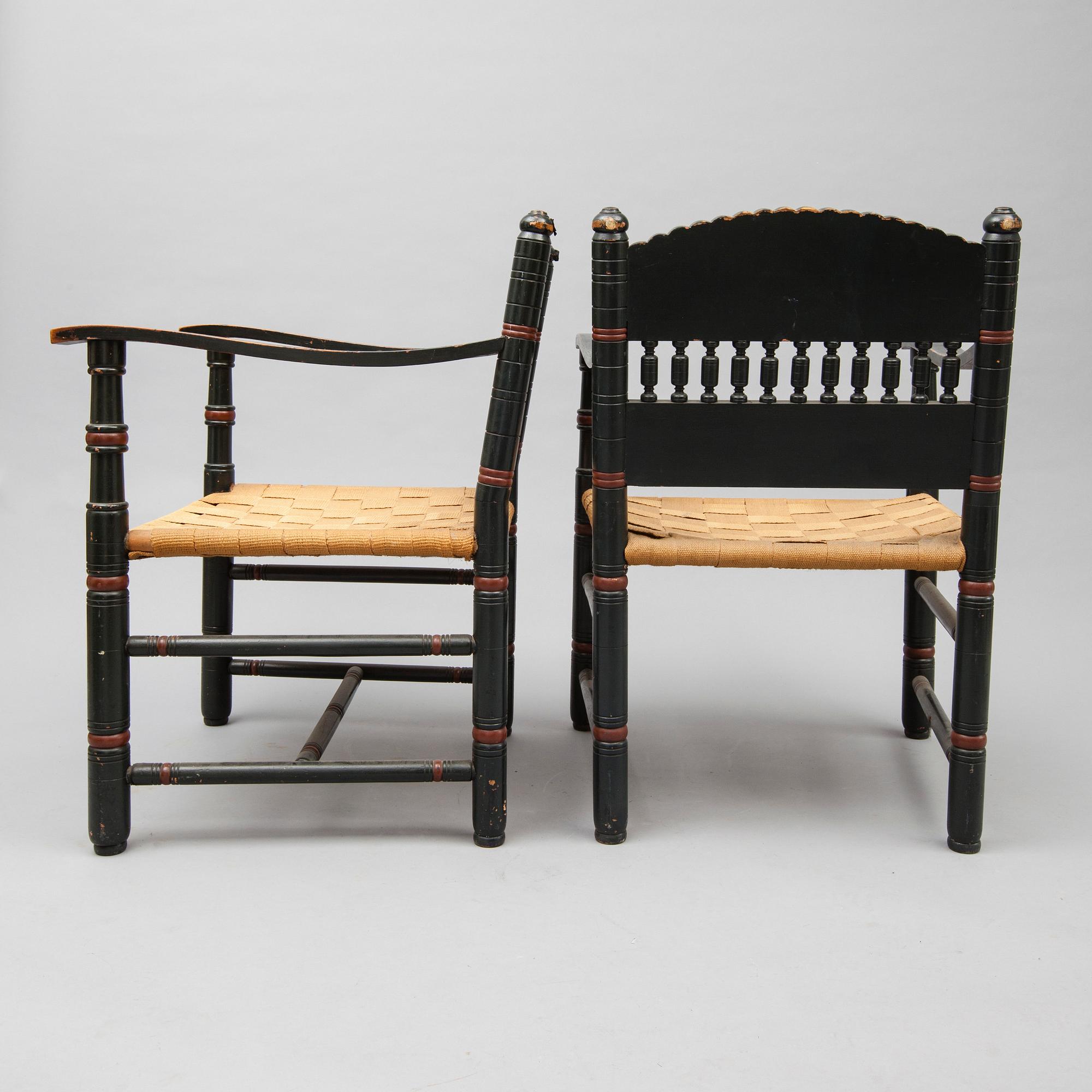 KARMSTOLAR, ett par, nationalromantisk stil, 1900-talets första hälft.