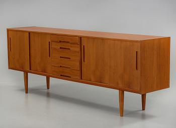 SIDEBOARD, kring 1900-talets mitt.