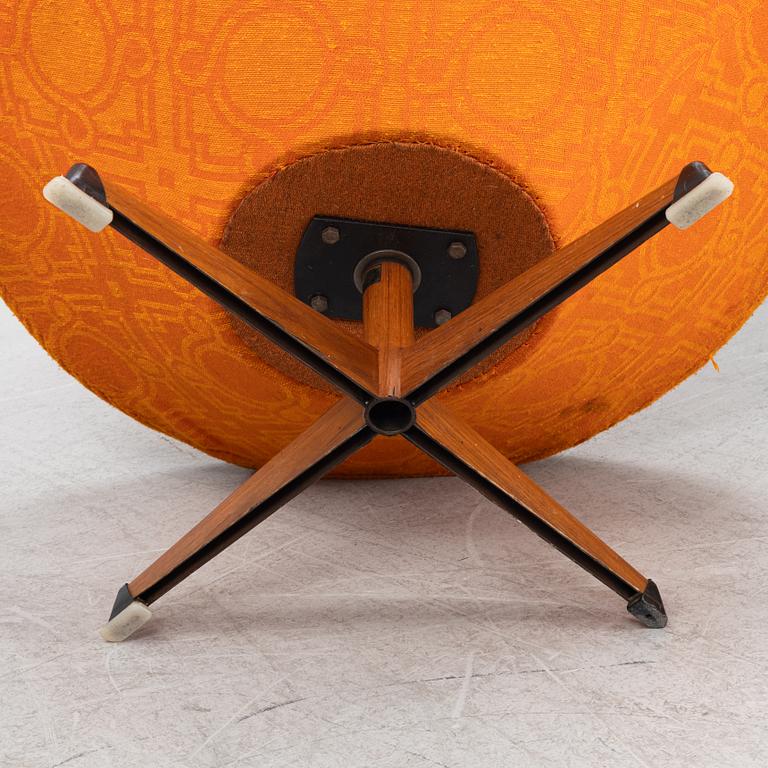 A swivel easy chair from Dahléns 1970s.