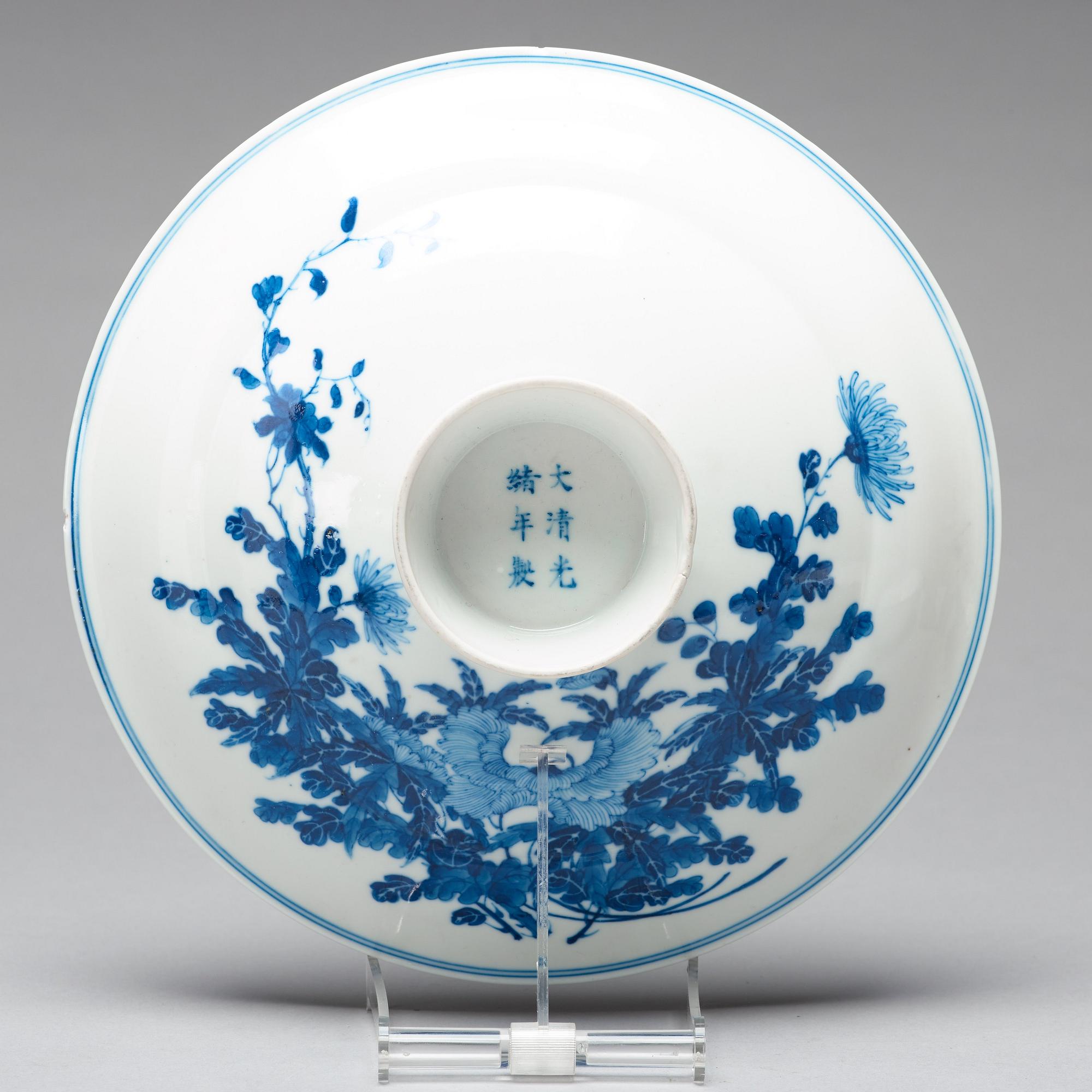 SKÅL med LOCK, porslin. Qingdynastin, Guangxu märke och period (1875-1908).