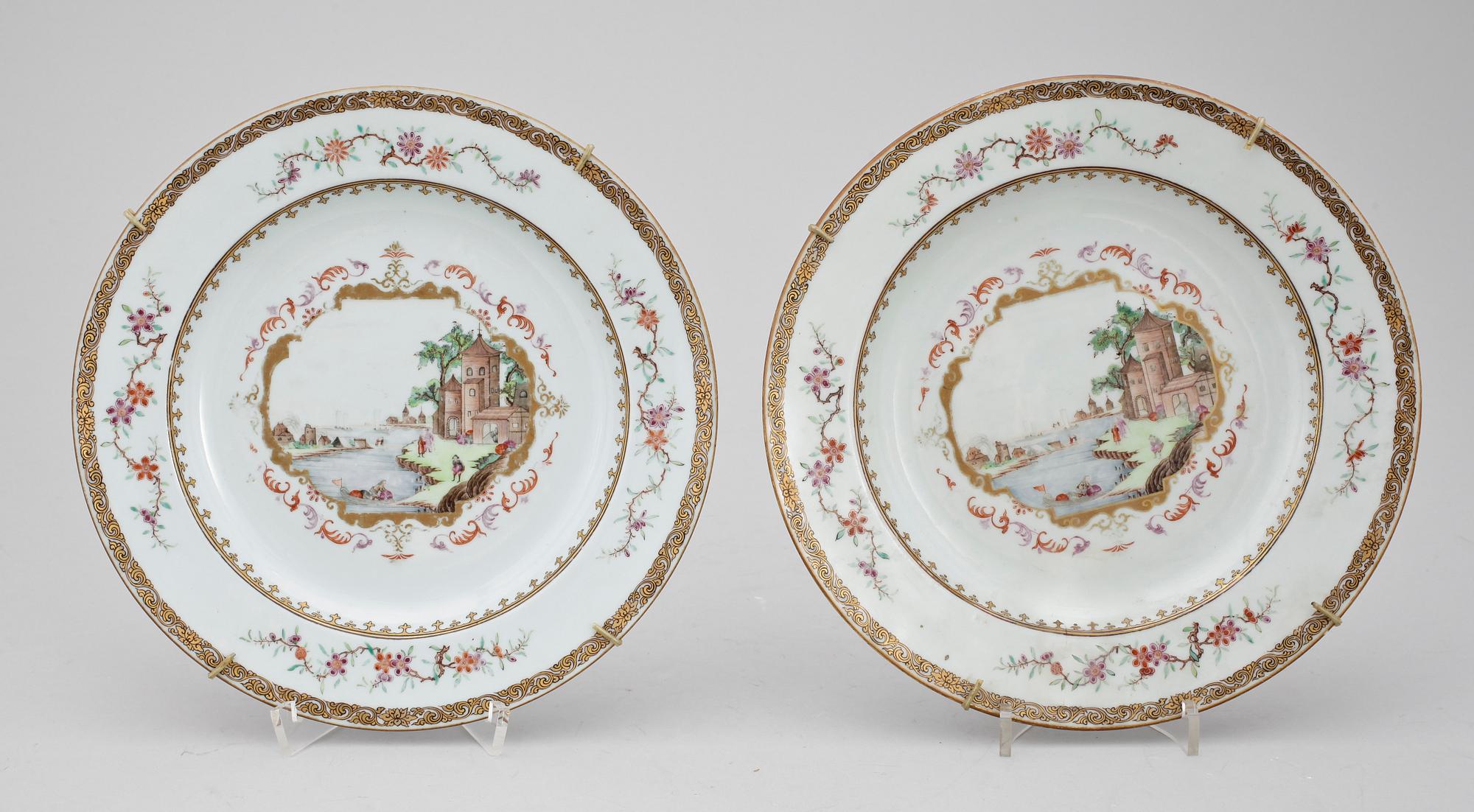 TALLRIKAR, ett par, samt skål, kompaniporslin. Qianlong (1736-1795).