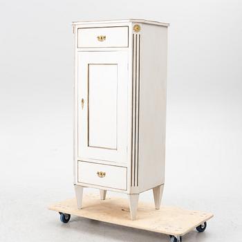 Skåp, gustaviansk stil, 1900-tal.