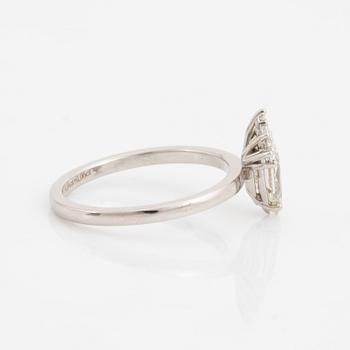 Pear shaped diamond ring.