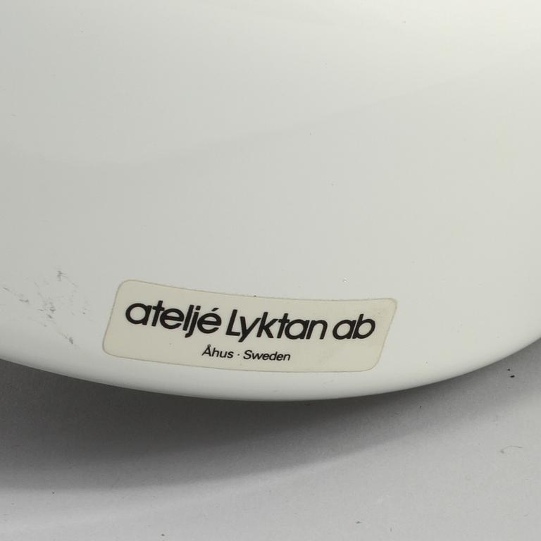 VÄGGLAMPOR, ett par, troligen Anders Pehrson, Ateljé Lyktan, 1900-talets fjärde kvartal.