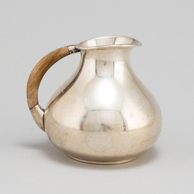 A sterling silver jug, Nordisk Silverkonst, Helsingborg 1948.