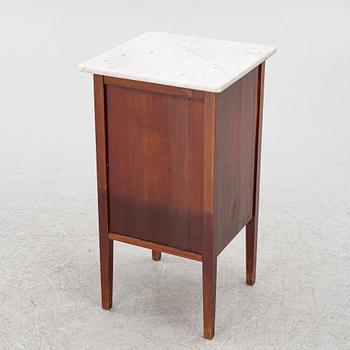 Sängbord, 1900-talets början.
