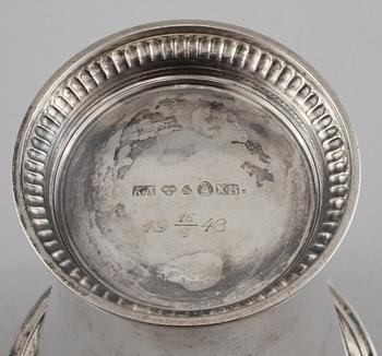 BÄGARE, silver, K. Anderson, Stockholm 1948. Total vikt ca 520 g.