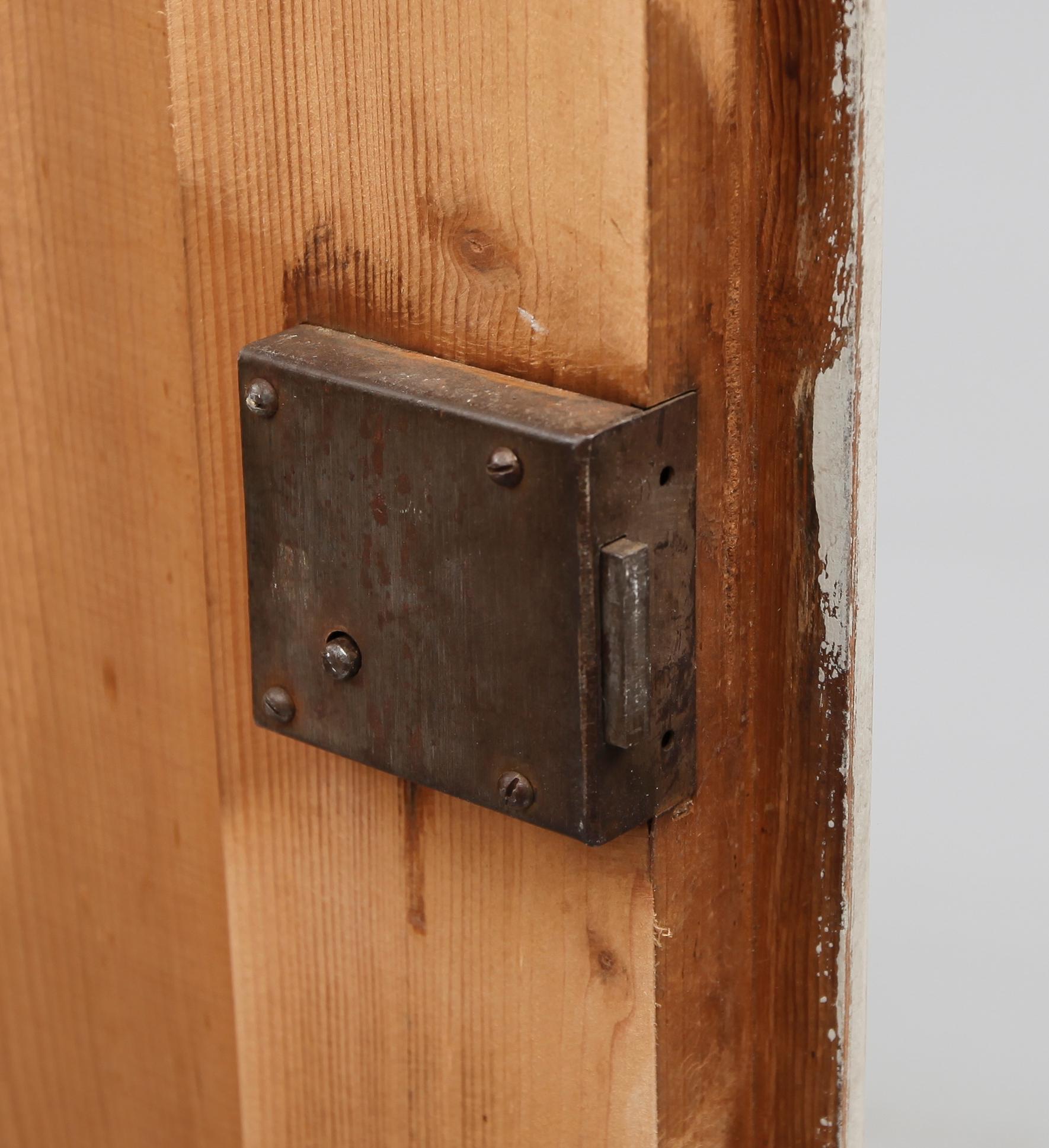 KLÄDSKÅP, 1900-talets första hälft.