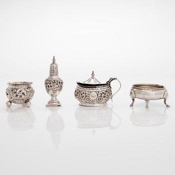 Suolakkoja, sirotin, sinappipurkki ja aterimia, yht. 7 osaa, sterlinghopeaa, Englanti 1756 - 1911.