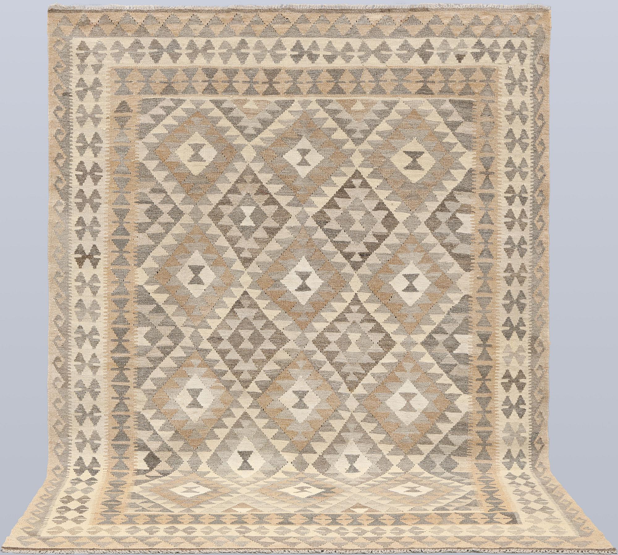A Kilim rug, approx. 296 x 183 cm.