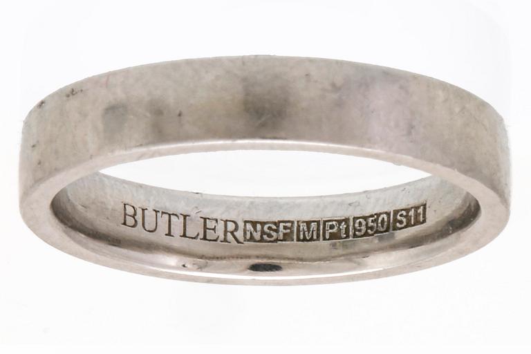 Wedding band platinum, 8,8 g, size approx 58,5, width approx 3 mm, Butler Malmö.
