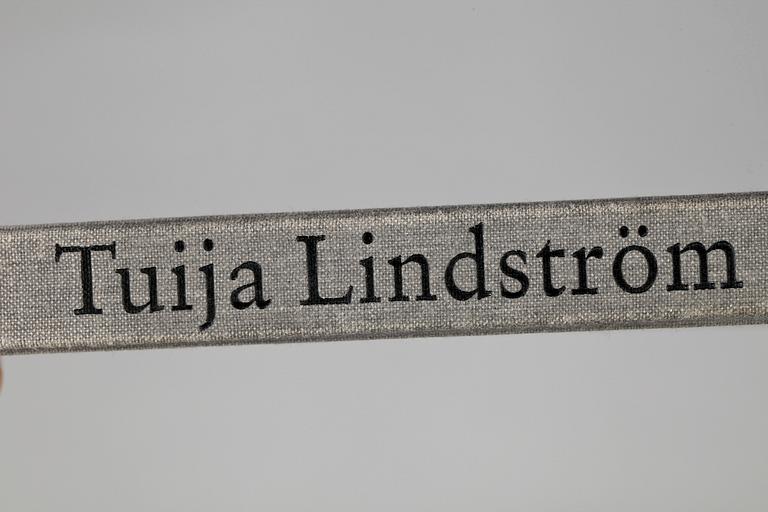 BOK, "Tuija Lindström", ETC Förlag, Stockholm. 1989. Tryckt i 2000 ex. (14/2000).