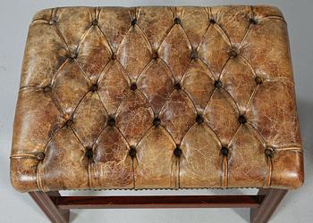 SKRIVBORDSTOL SAMT FOTPALL, England, 1900-tal.