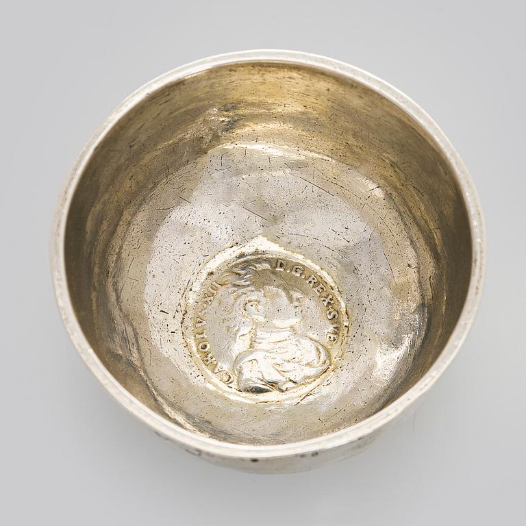 A silver tumbler with inset Swedish coin dated 1713.