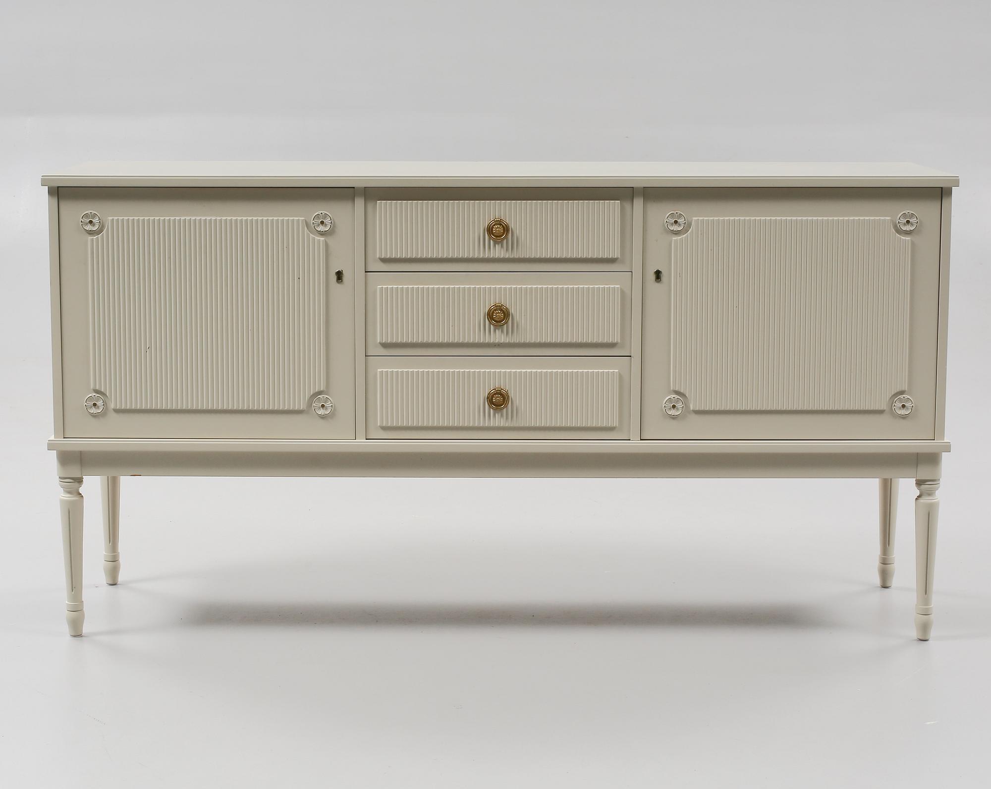 SIDEBOARD, gustaviansk stil, 1900-talets andra hälft.