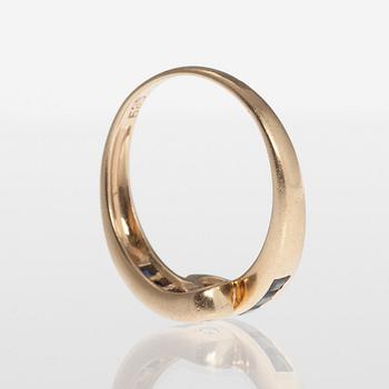RING, 14K guld, 8 trappslipade safirer, 2 små diamanter, finska stämplar 1994. Vikt 3,3 g.