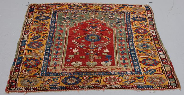 MATTA, antik Anatolisk bönematta, Konya området (Konya-Ladik), 1800-talets sista fjärdedel, ca 118,5 x 114,5 cm.