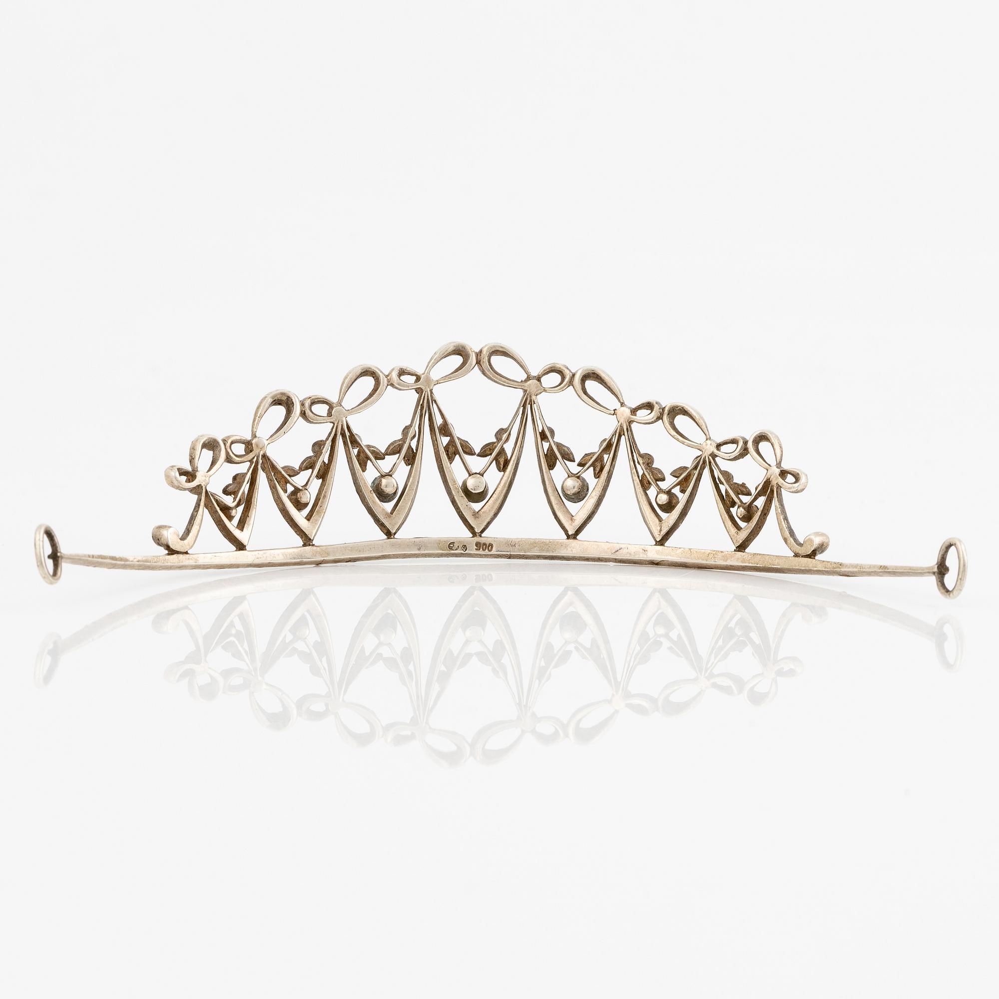 Diadem silver and paste.