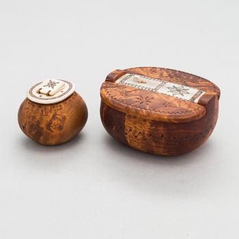 2 masur birch boxes signed Andreas Poggats, sami handicraft / duodji, mid-20th century.