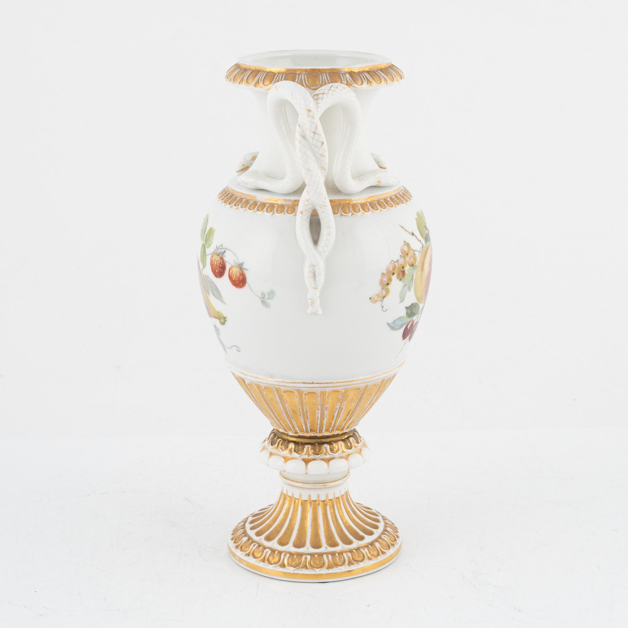 A porcelain vase, Meissen, Germany, late 19th century.